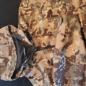 New North Face Didital Cam Rain Jacket. It was only worn 3-4 times.